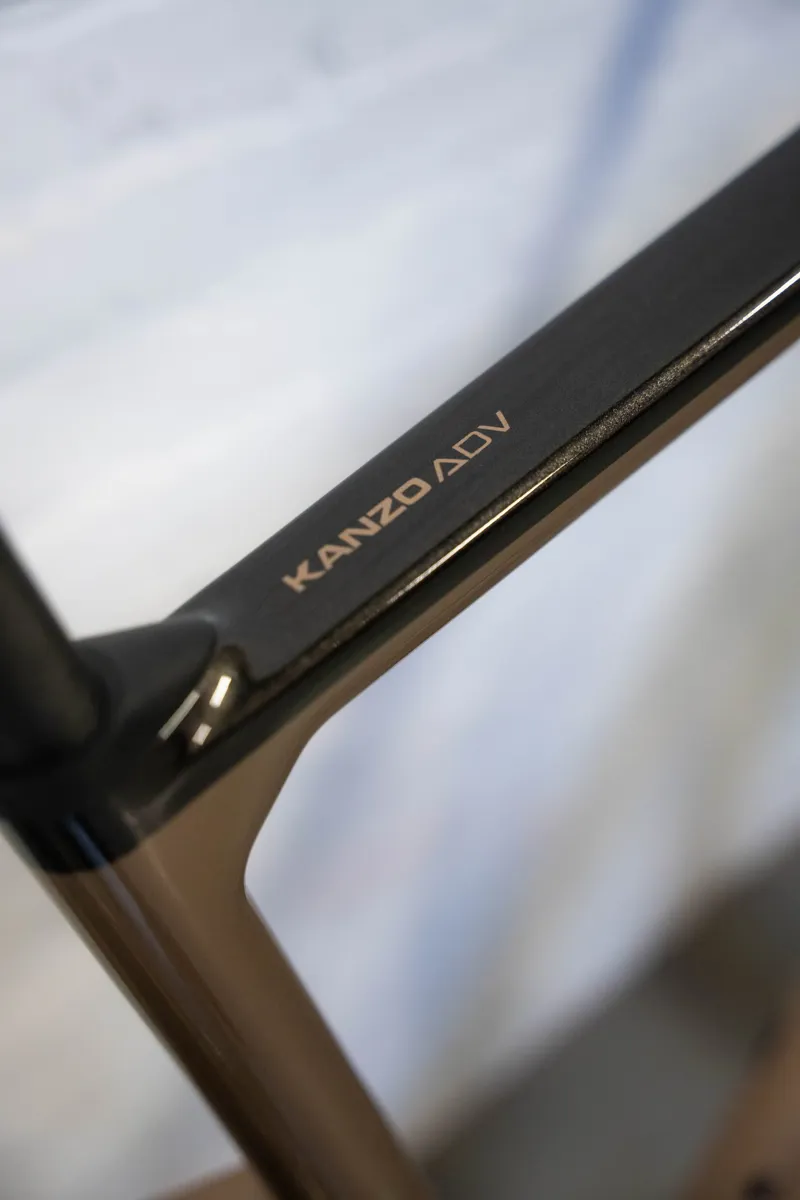 Kanzo Adventure Shimano GRX600 1x12 in Desert Dune Metallic and Black-2