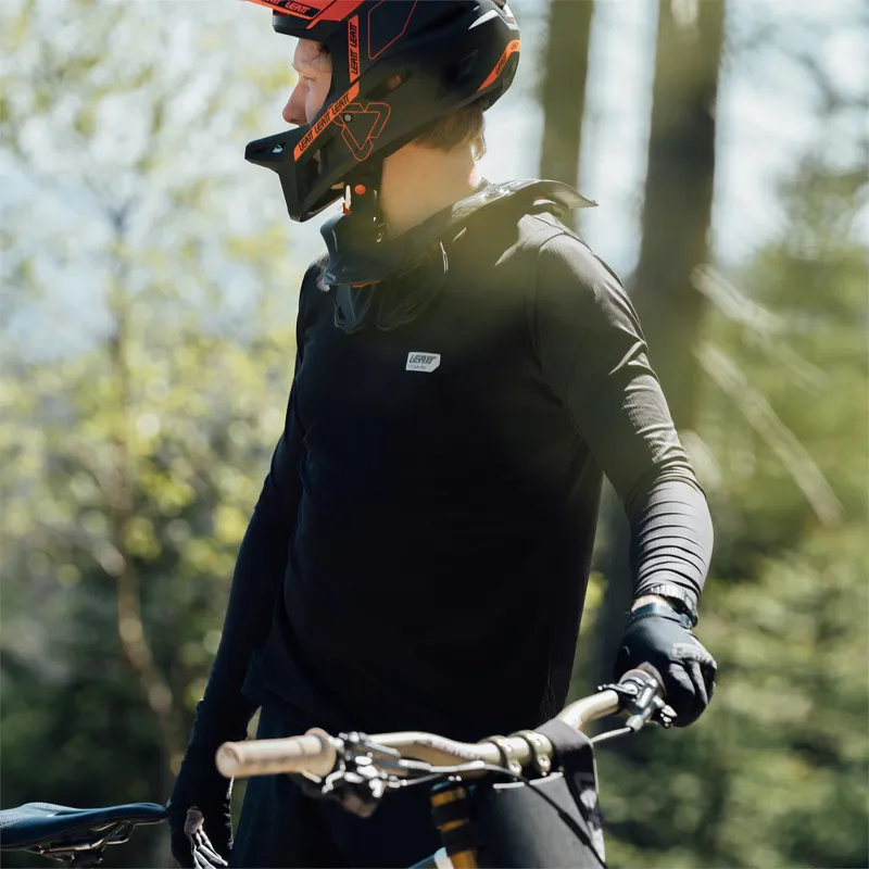 Leatt MTB 1.0 Ride Kit in Black-7