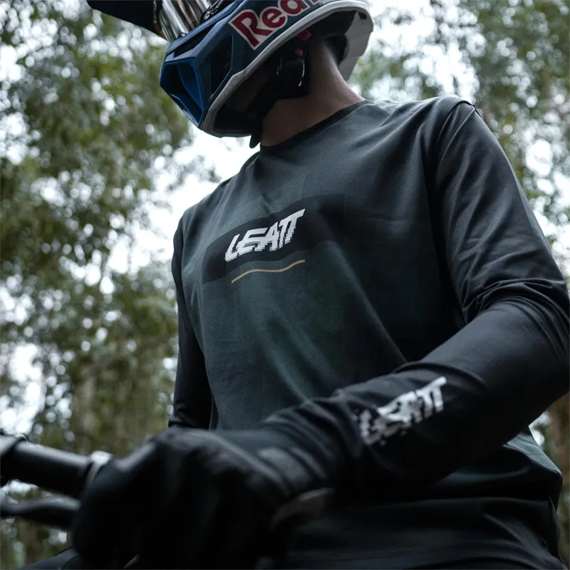 Leatt Gravity 1.0 MTB Ride Kit in Szymon Godziek-9