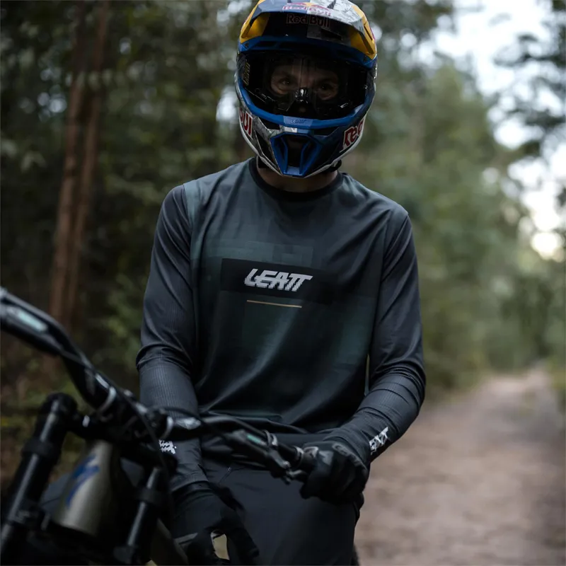 Leatt Gravity 1.0 MTB Ride Kit in Szymon Godziek-10