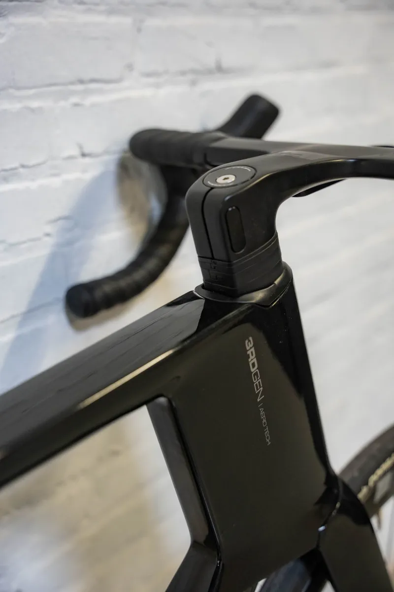 Ridley Noah 3.0 in Black - Shimano 105 - 2x12-1